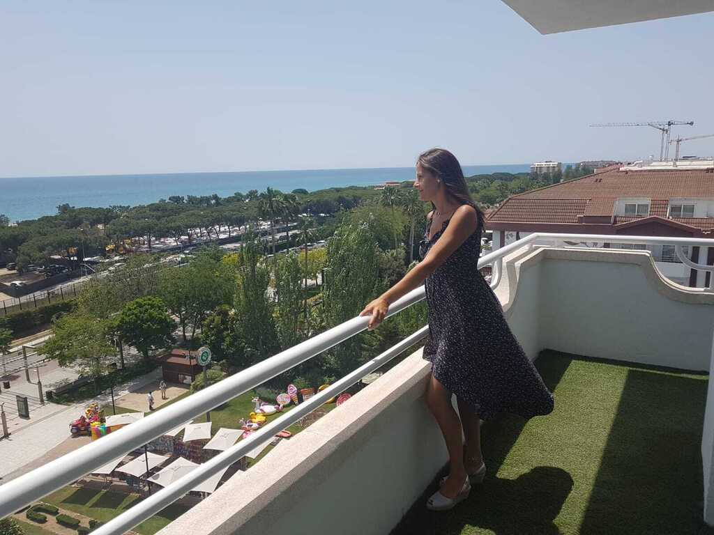 Suite Junior: угловой балкон с видом на море или бассейн, расположенный на 5 или 6 этаже