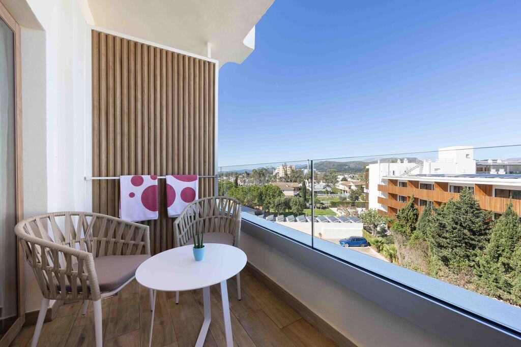 Camera doppia all'ultimo piano con balcone