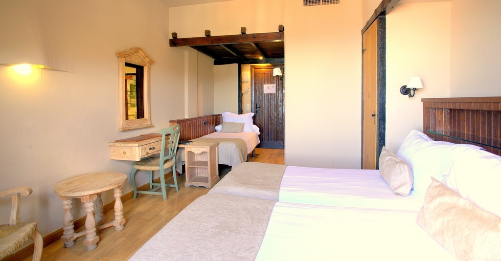 Family Room (Double + Extra Bed)