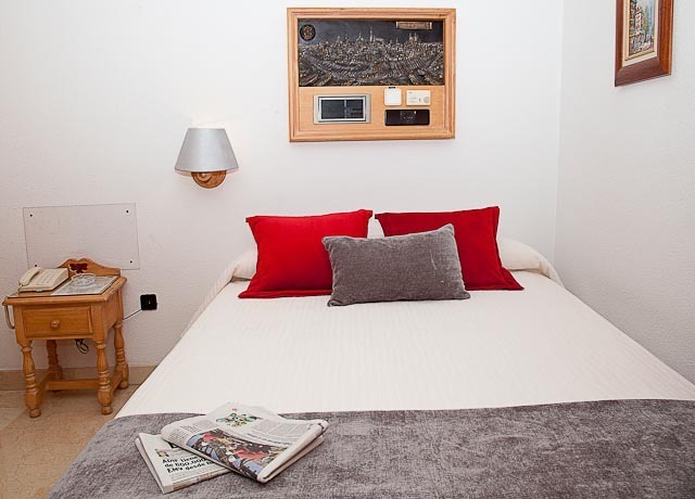 Standard single room