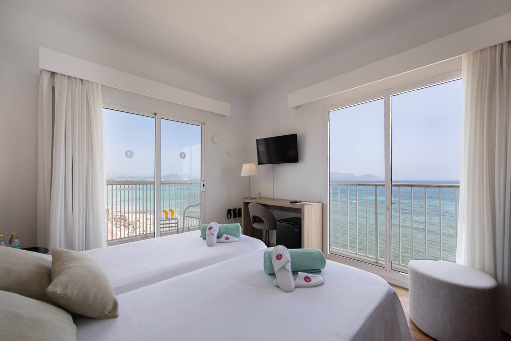 High Floor Frontal Sea View Double room with Balcony