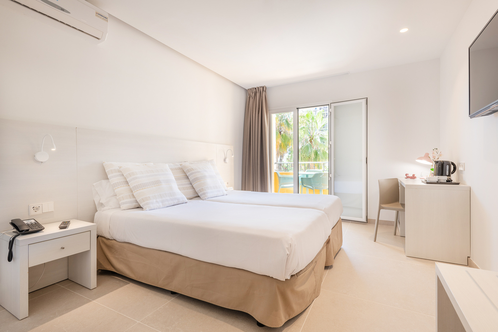 Dopplezimmer mit Balkon und Zusatzbett