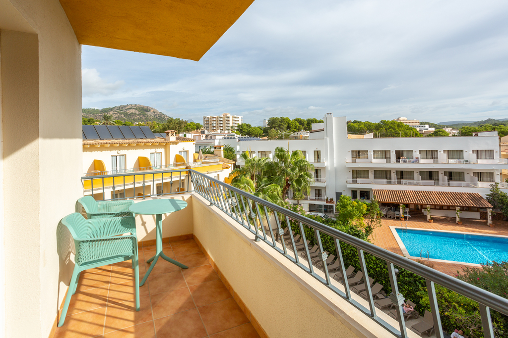 Double avec Balcon et Lit Supplémentaire