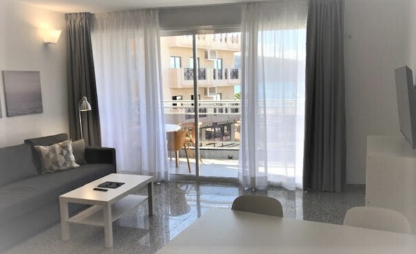 Apartamento 2 Dormitorios Vista Mar Limitada