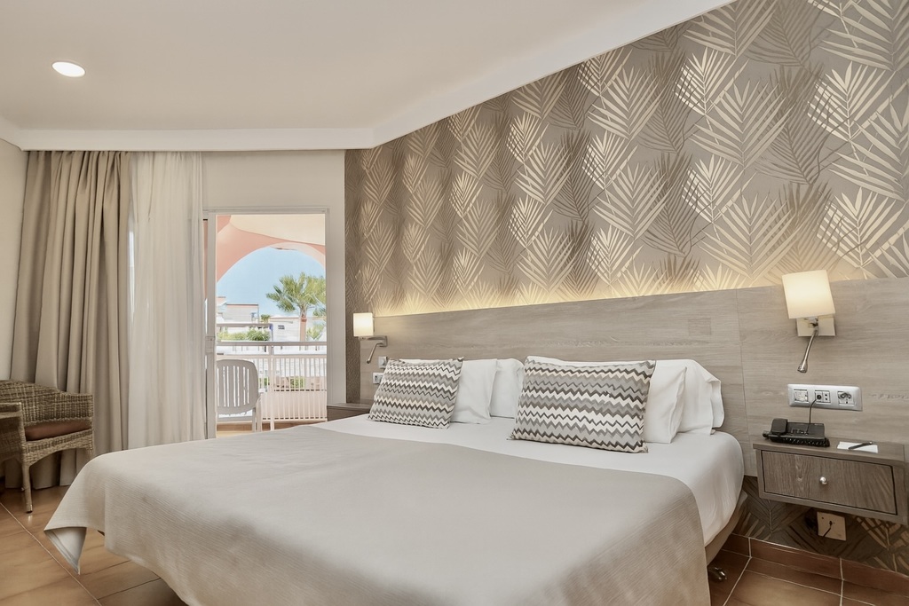 Doppelzimmer mit Poolblick