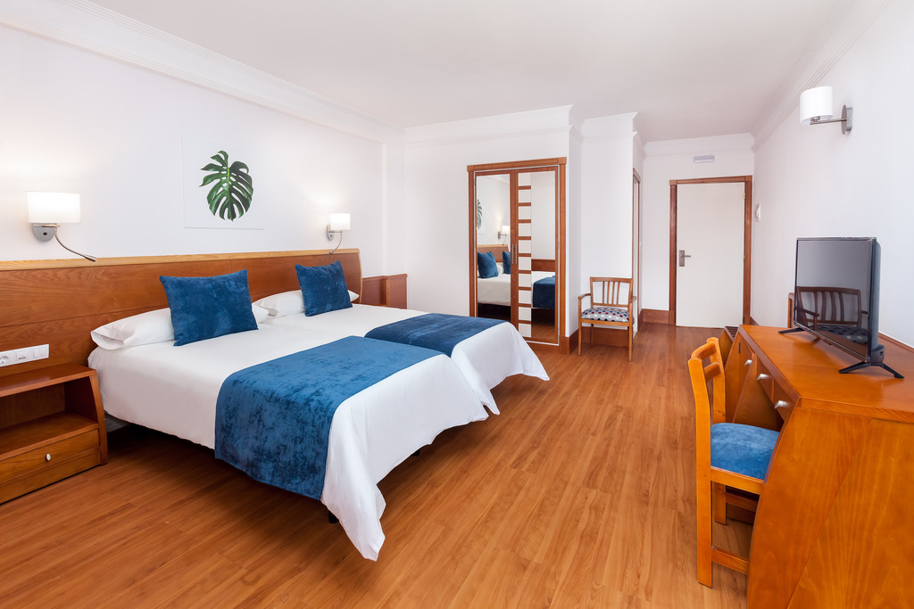 Triple Room with Balcony