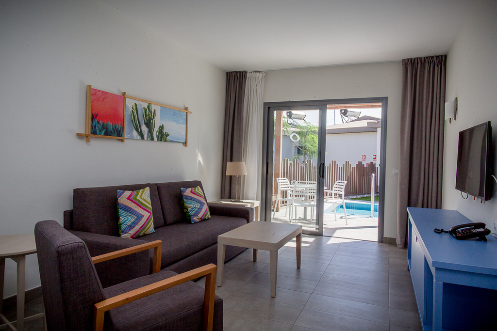 Premium 1 bedroom Bungalow with Pool access