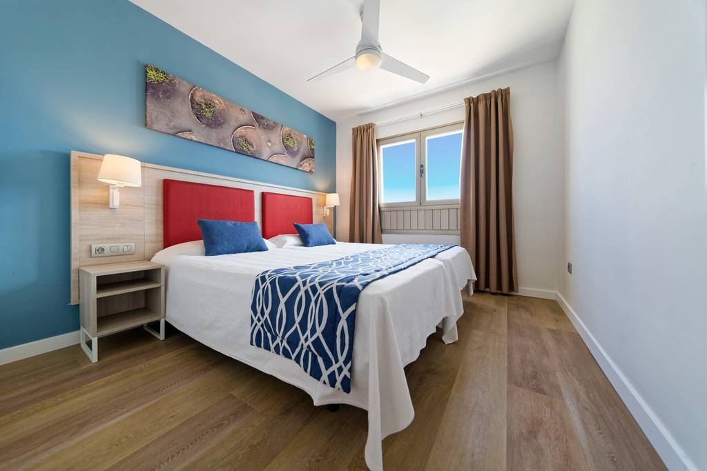 2 Bedroom Apartment with pool view