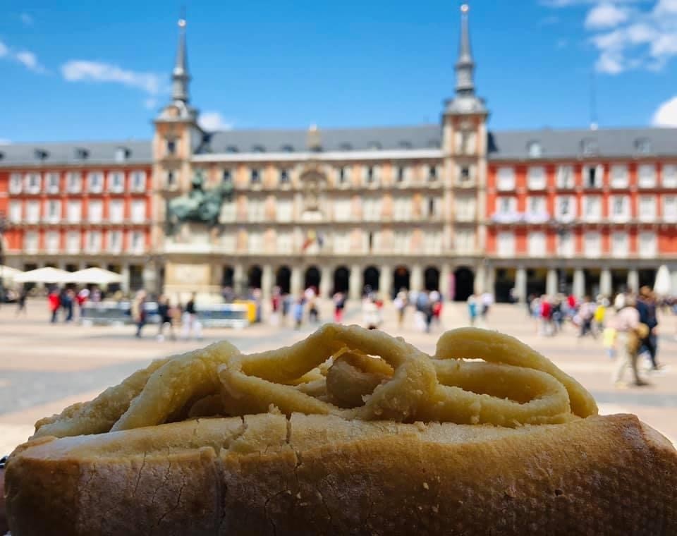 Single Room with private bathroom outside the room