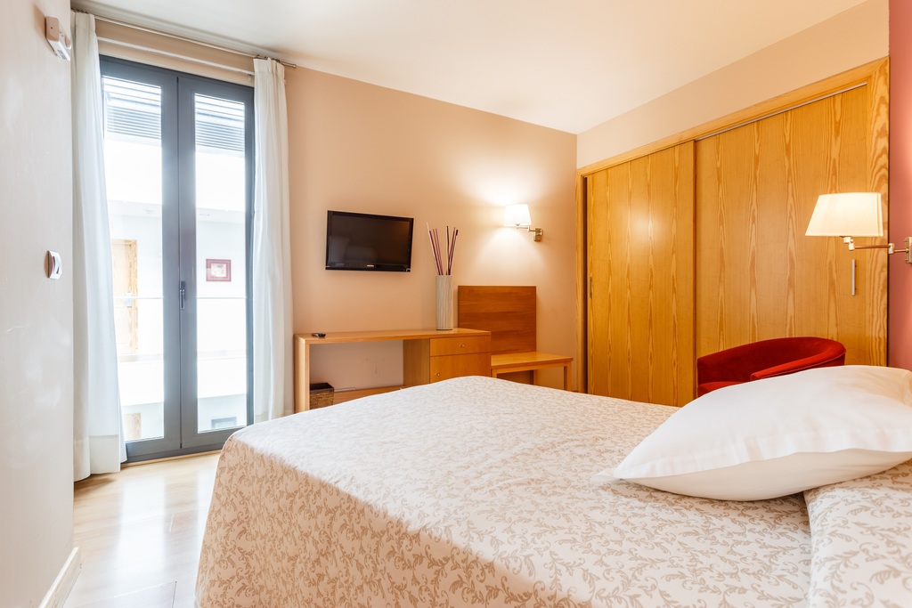 Matrimonial small room