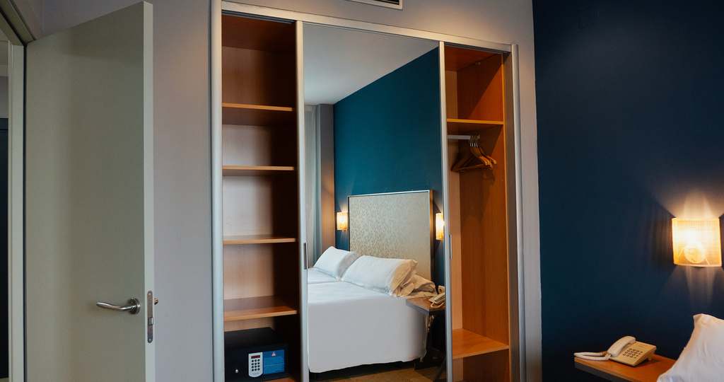 Apartment 2 adults and 1 child