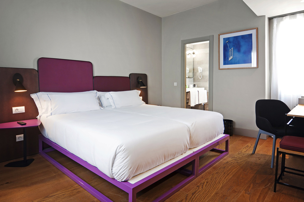 One Shot Standar Room (with extra bed - 3 person)