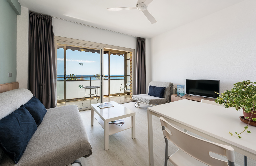 2 Bedrooms Apartment Sea View