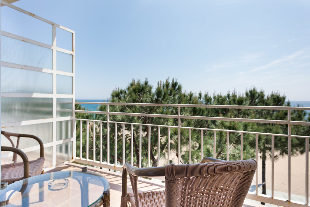 Studio sea view with air conditioning (2 adults + 1 child)