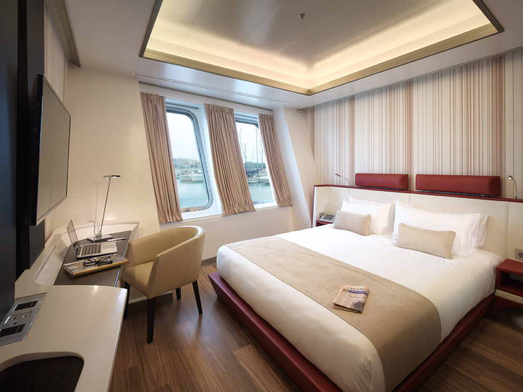 sunborn superyacht king room