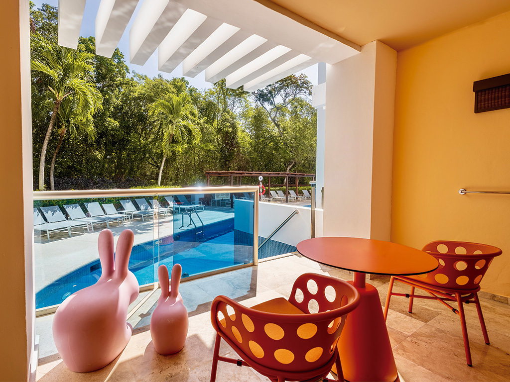Family Club Deluxe Junior Suite Swimout