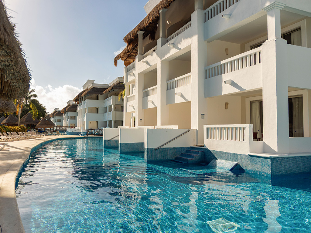 Deluxe Junior Suite Swimout