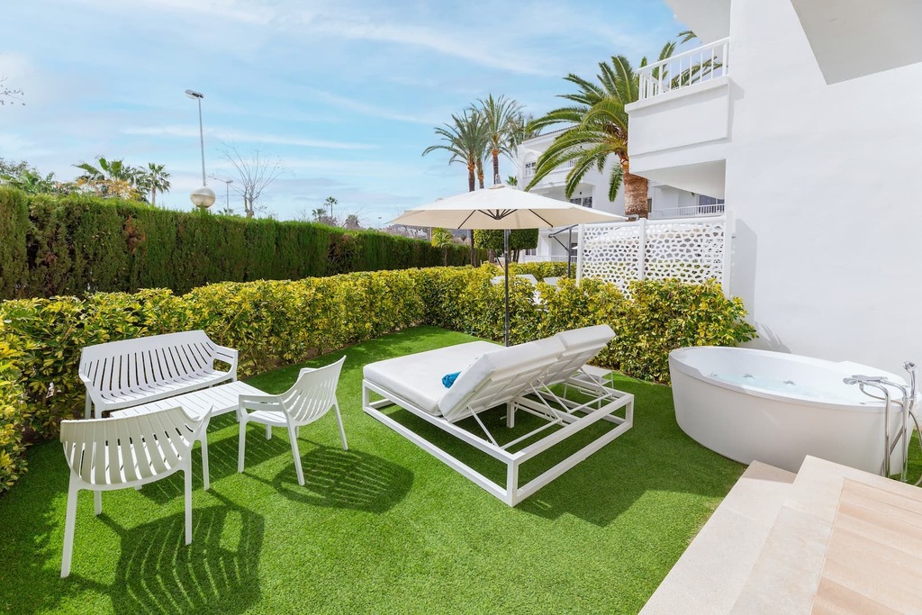 Premium One Bedroom Apartment Private Garden & Hydro Annex Palm