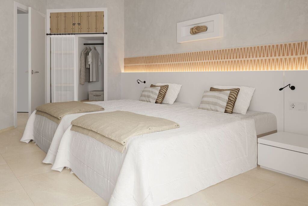 Selected Swim-Up Jr. Suite