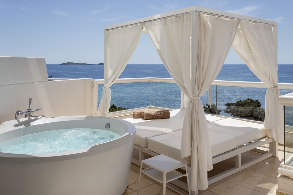 Selected Privilege Jr. Suite Front Sea View
