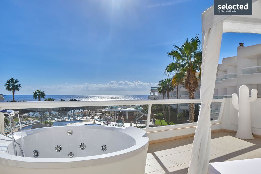 Selected Deluxe Hydro Double Front Sea View