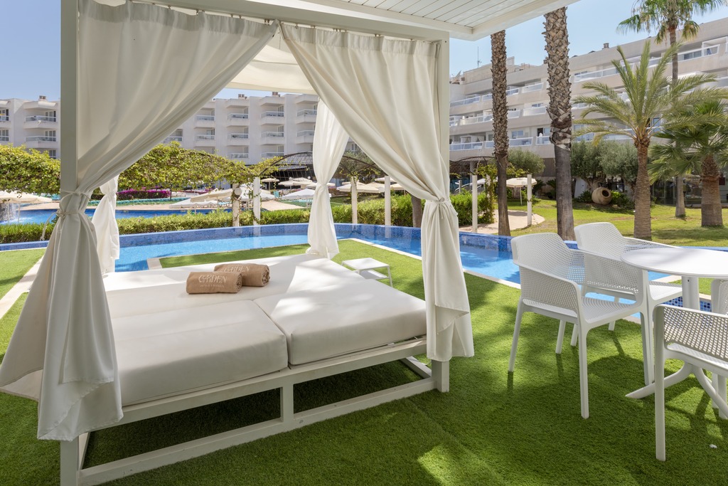 Swim-Up Jr. Suite Garden View