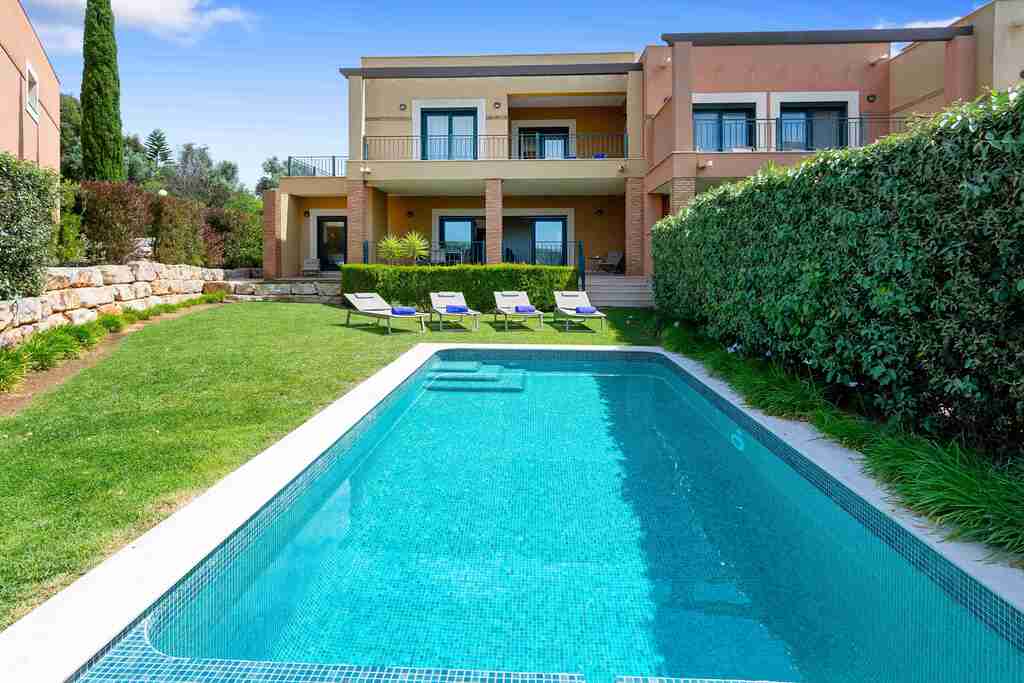 3 Bedroom townhouse with pool