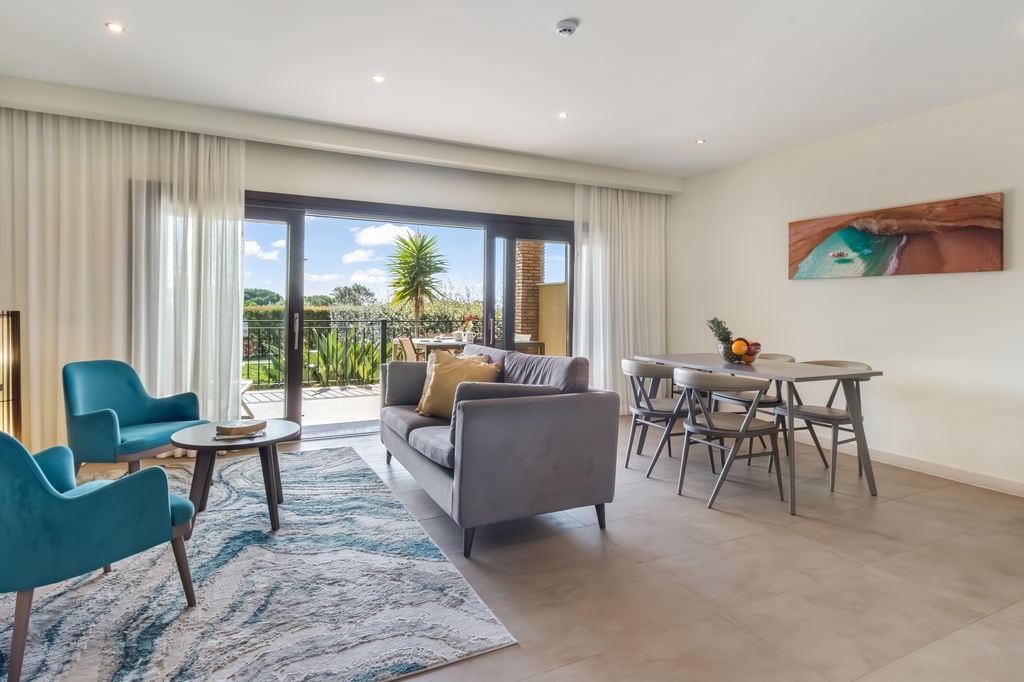 2 Bedroom townhouse with pool