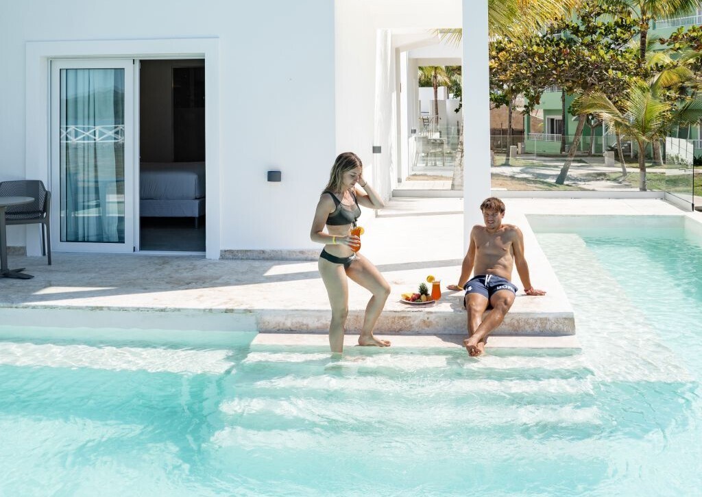 Senator Luxury Swim up Suite (King Size Bed)