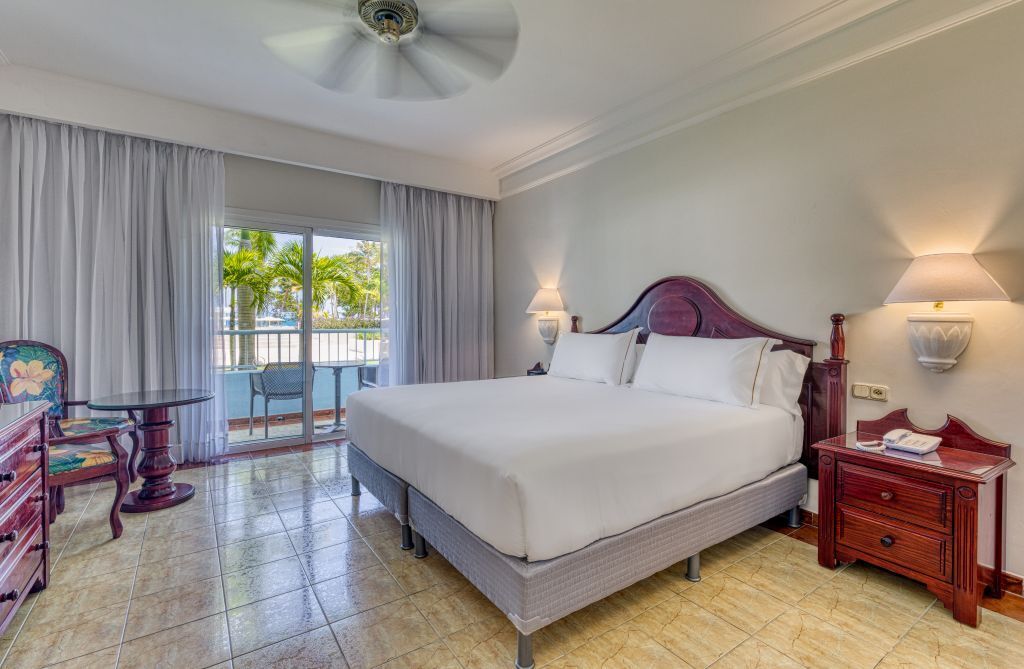 Senator Junior Suite Near Pool (King Size Bed)