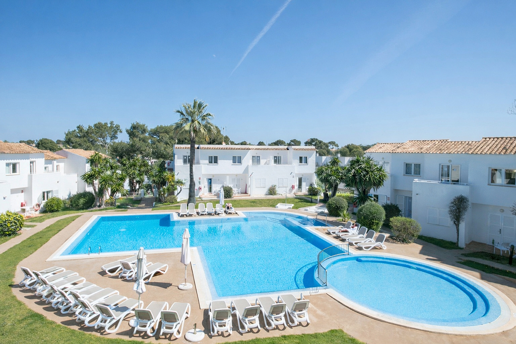 Apartment mit Poolblick