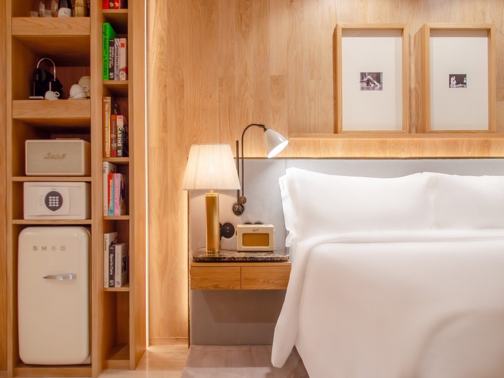 Contemporary Deluxe Room