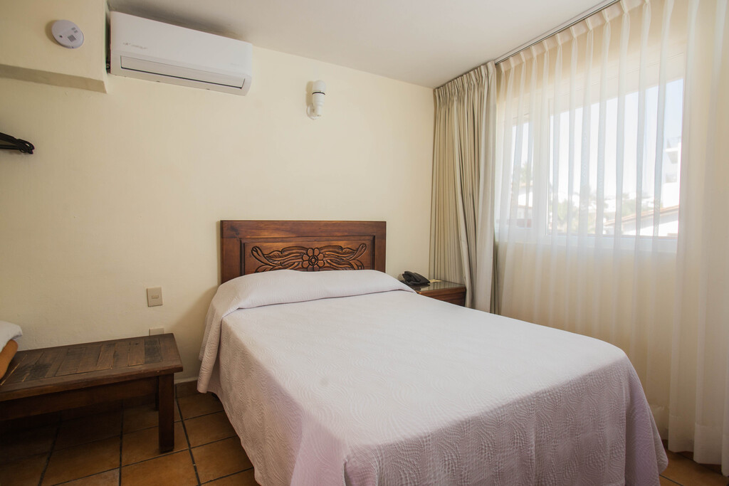 Double bed with Town View