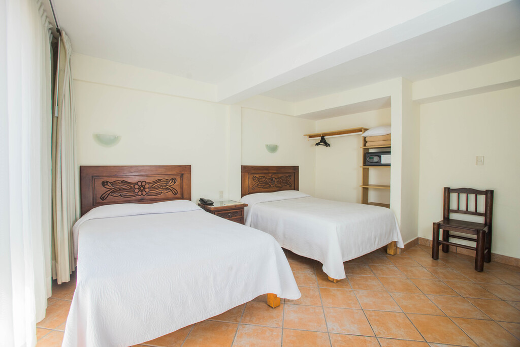 2 Double Beds with Town View