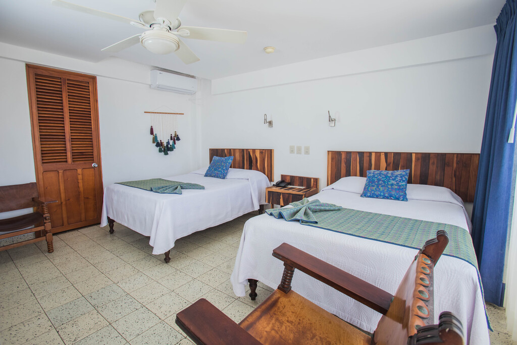 2 Double Beds with Pool View