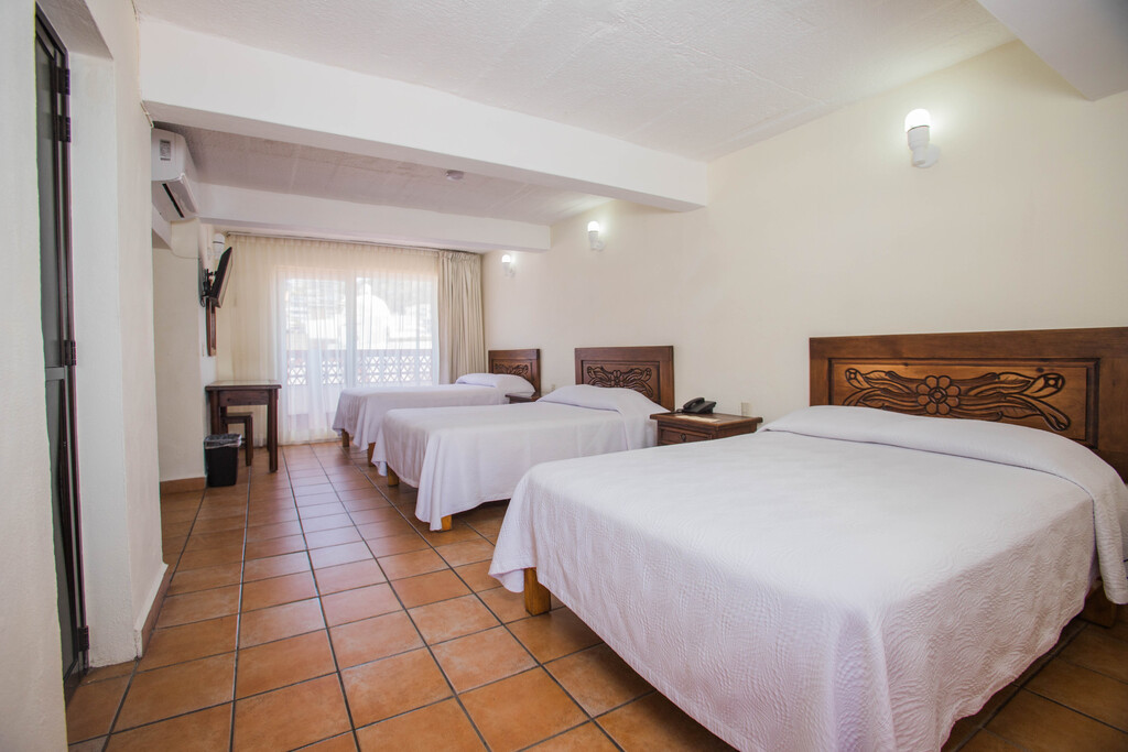 3 Double beds with Town View