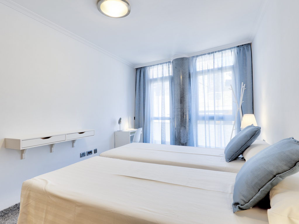 Apartamento con Balcón Grande Soleado