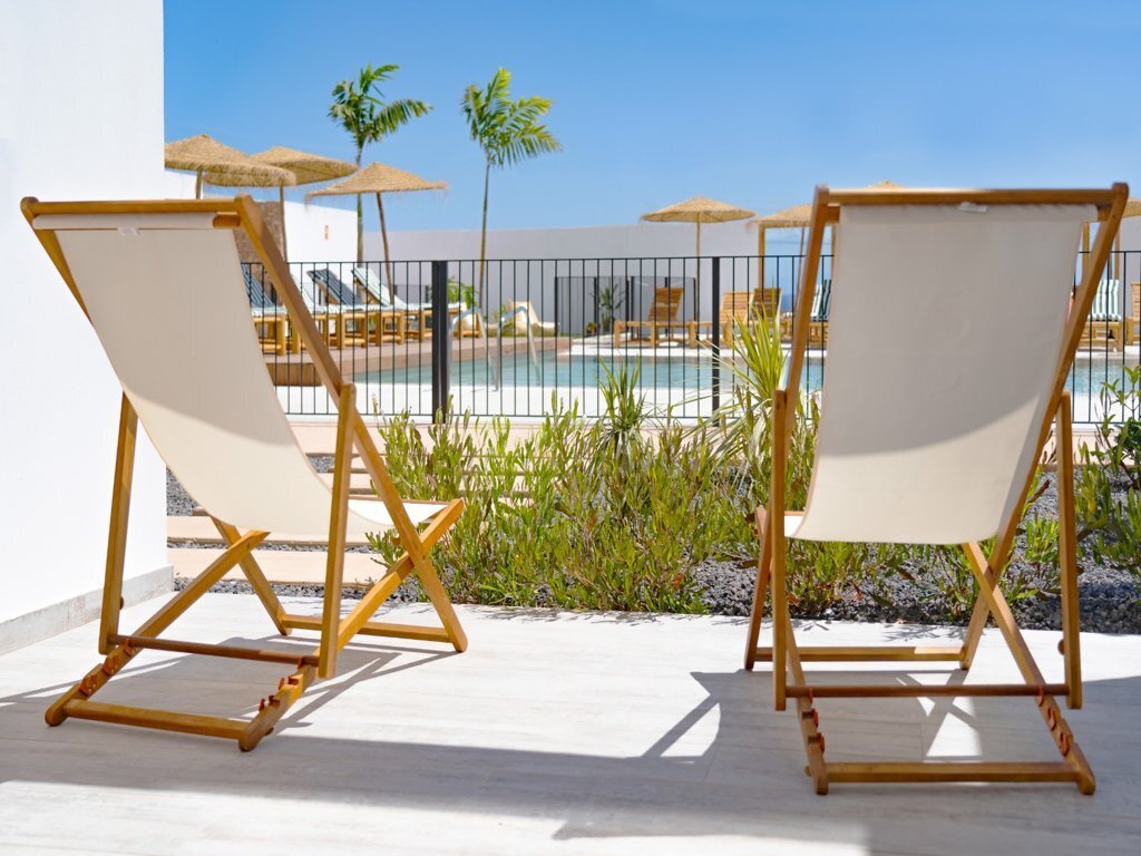Paradise Apartment with Pool View