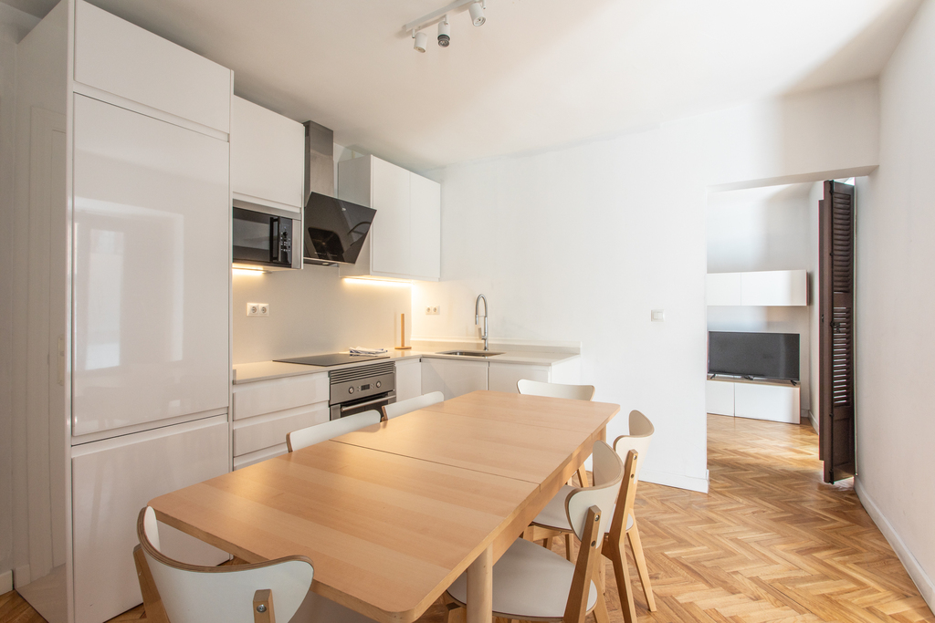 Superior 3 Bedroom Apartment