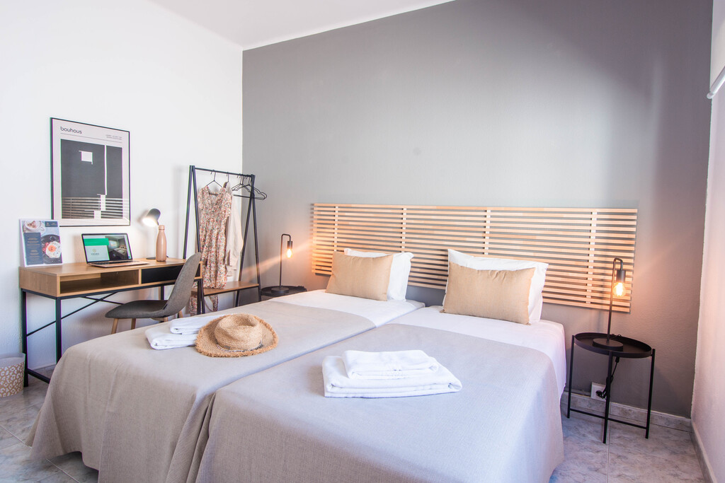 Double room with a private external bathroom