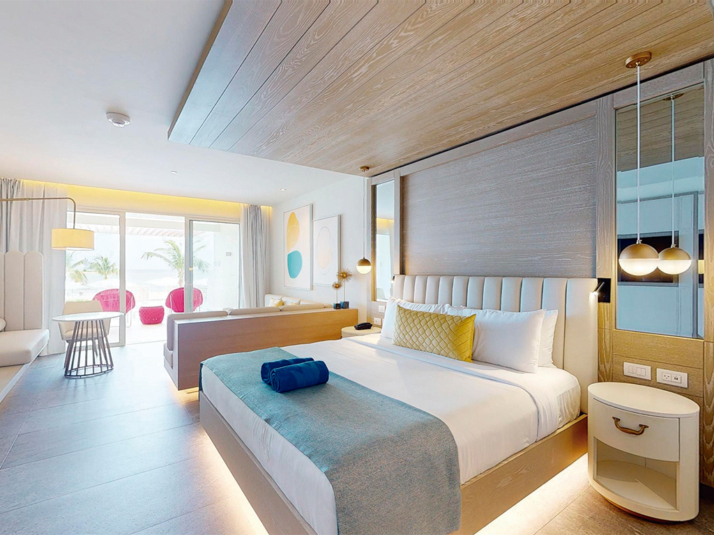 Swim Out Deluxe Junior Suite