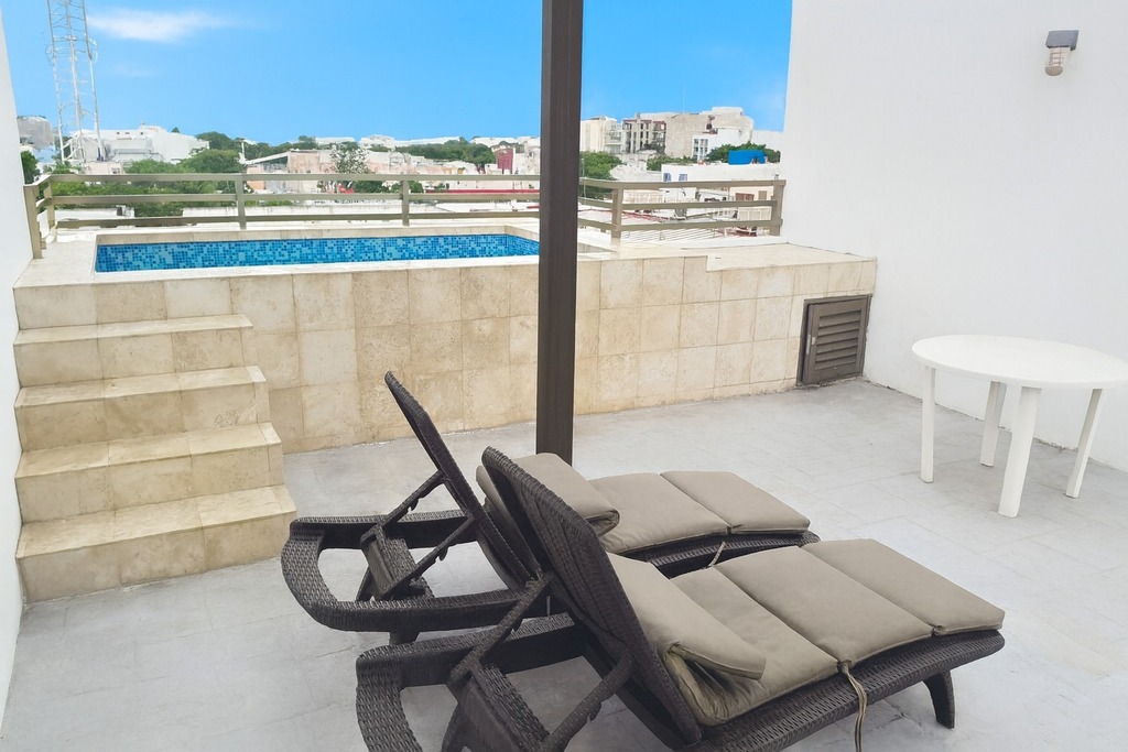 Penthouse for 4 people with full kitchen and terrace with jacuzzi