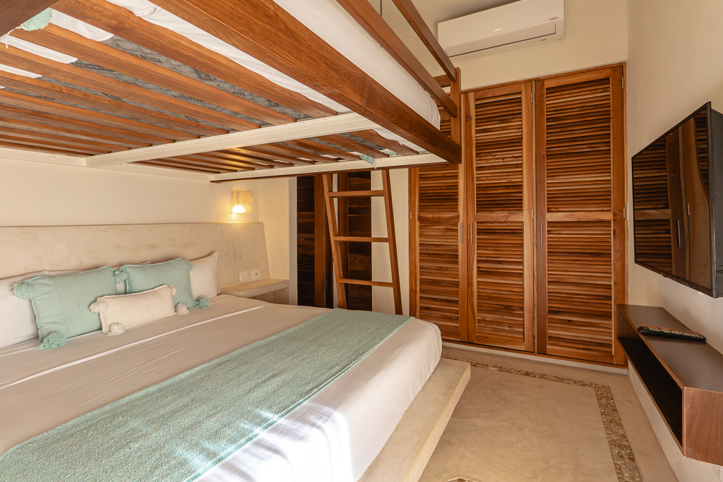 Suite Junior con vista parcial al mar