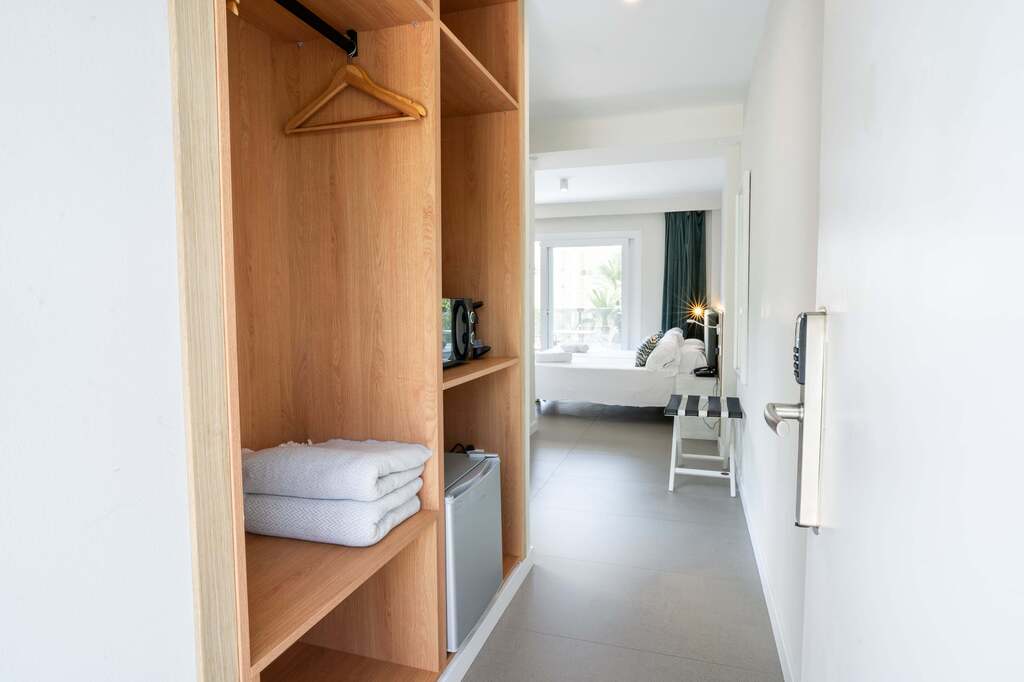 Camera doppia relax con vista mare laterale