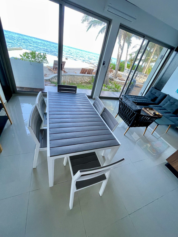 2 Bedroom Ocean View Apartment with 2 king beds + 1 single sofa bed