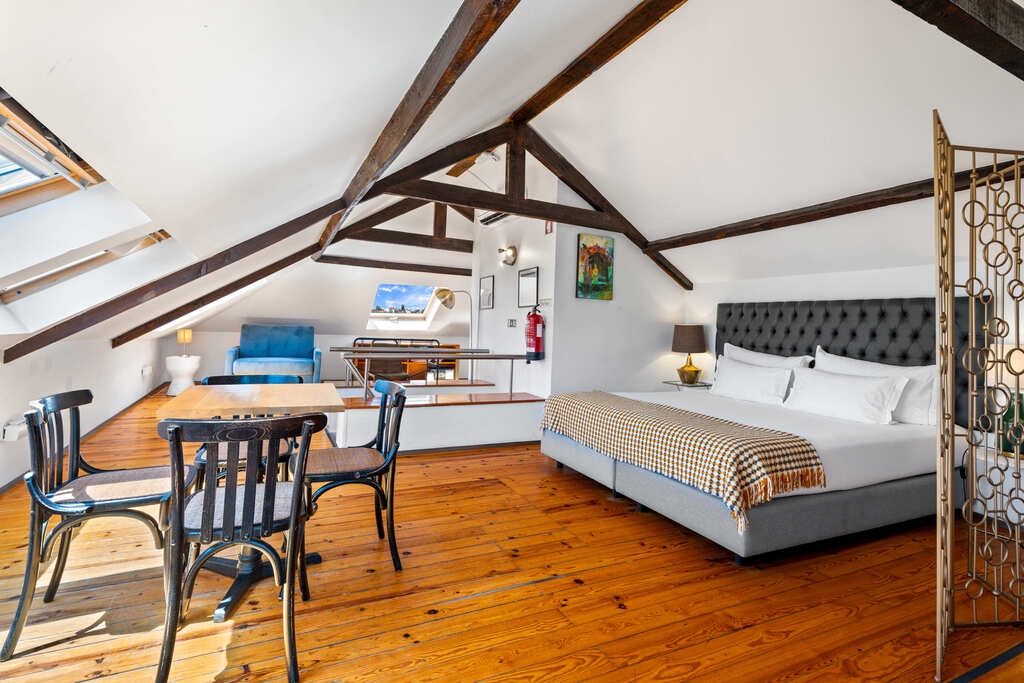 Signature Suite with Terrace and River View