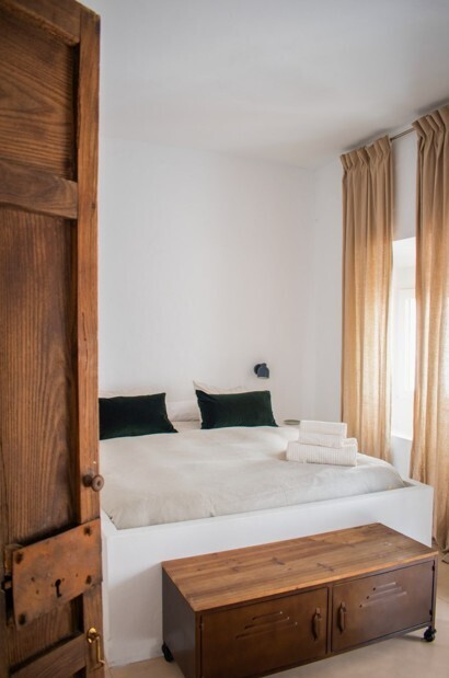 3-bedroom house in a nearby building