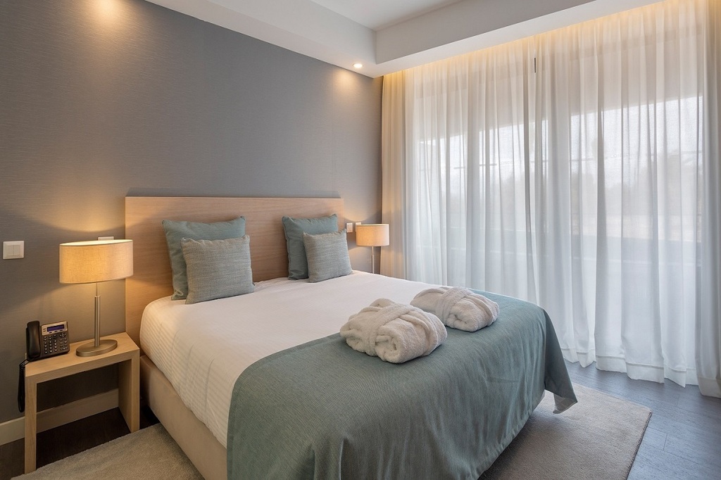 Standard Room with Balcony, Partial Sea View & SPA Access