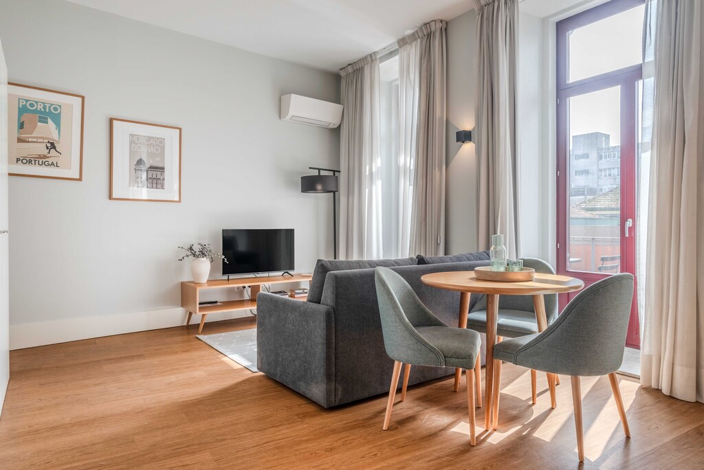 Apartamento de 1 Quarto com Varanda