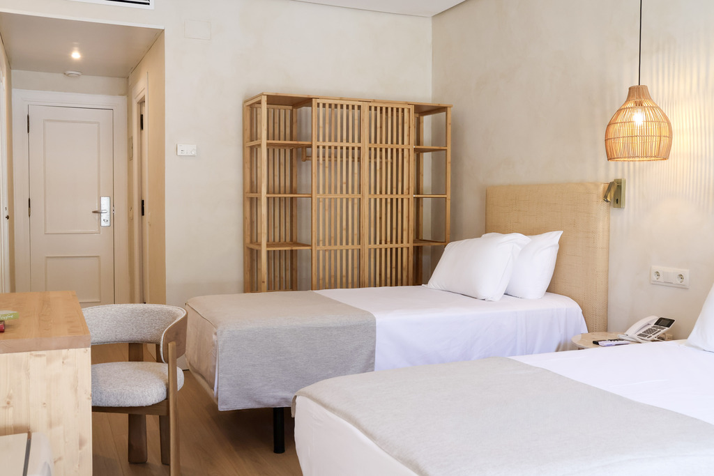 Interconnecting rooms